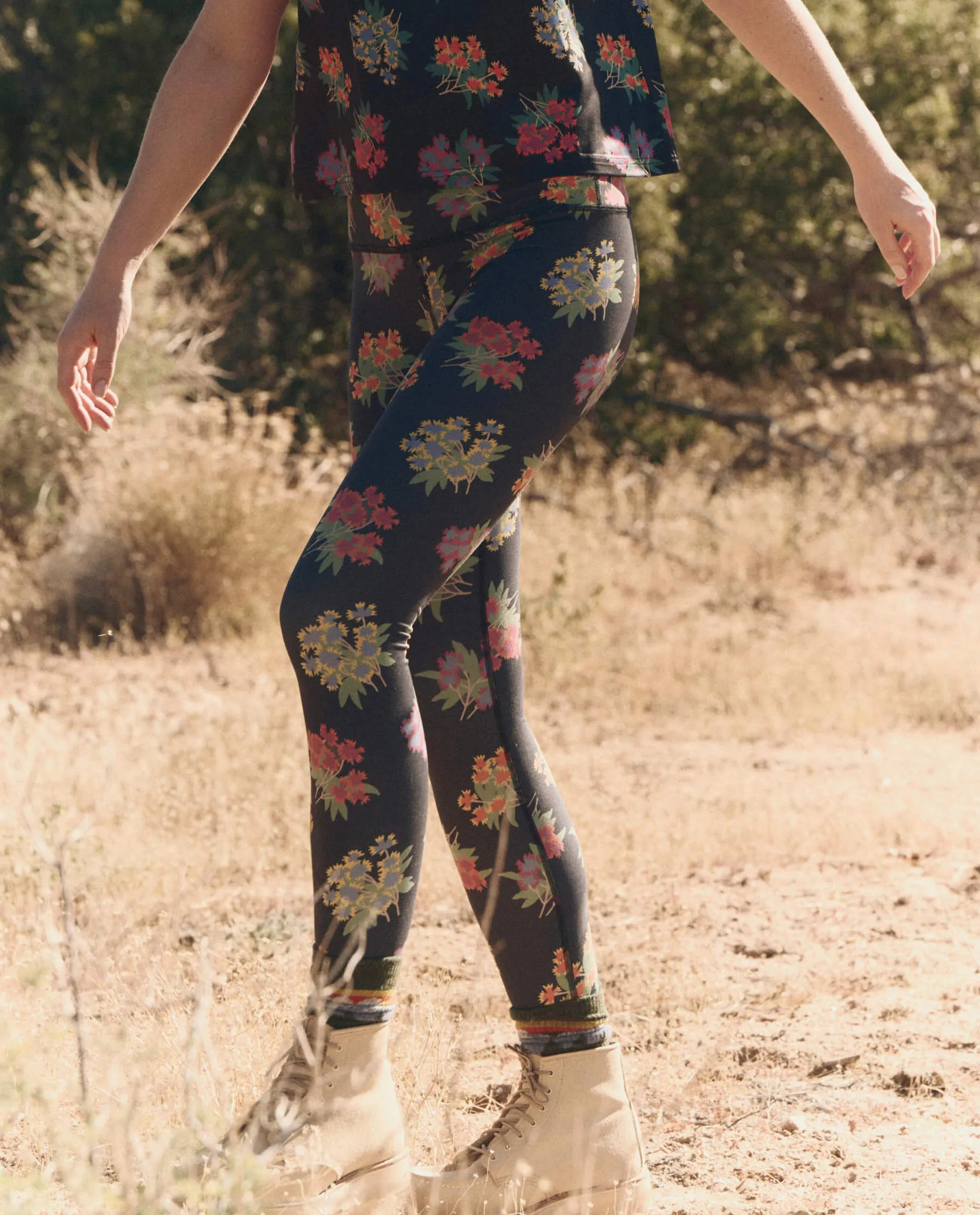 The Journey Legging. -- Black Palisade Floral